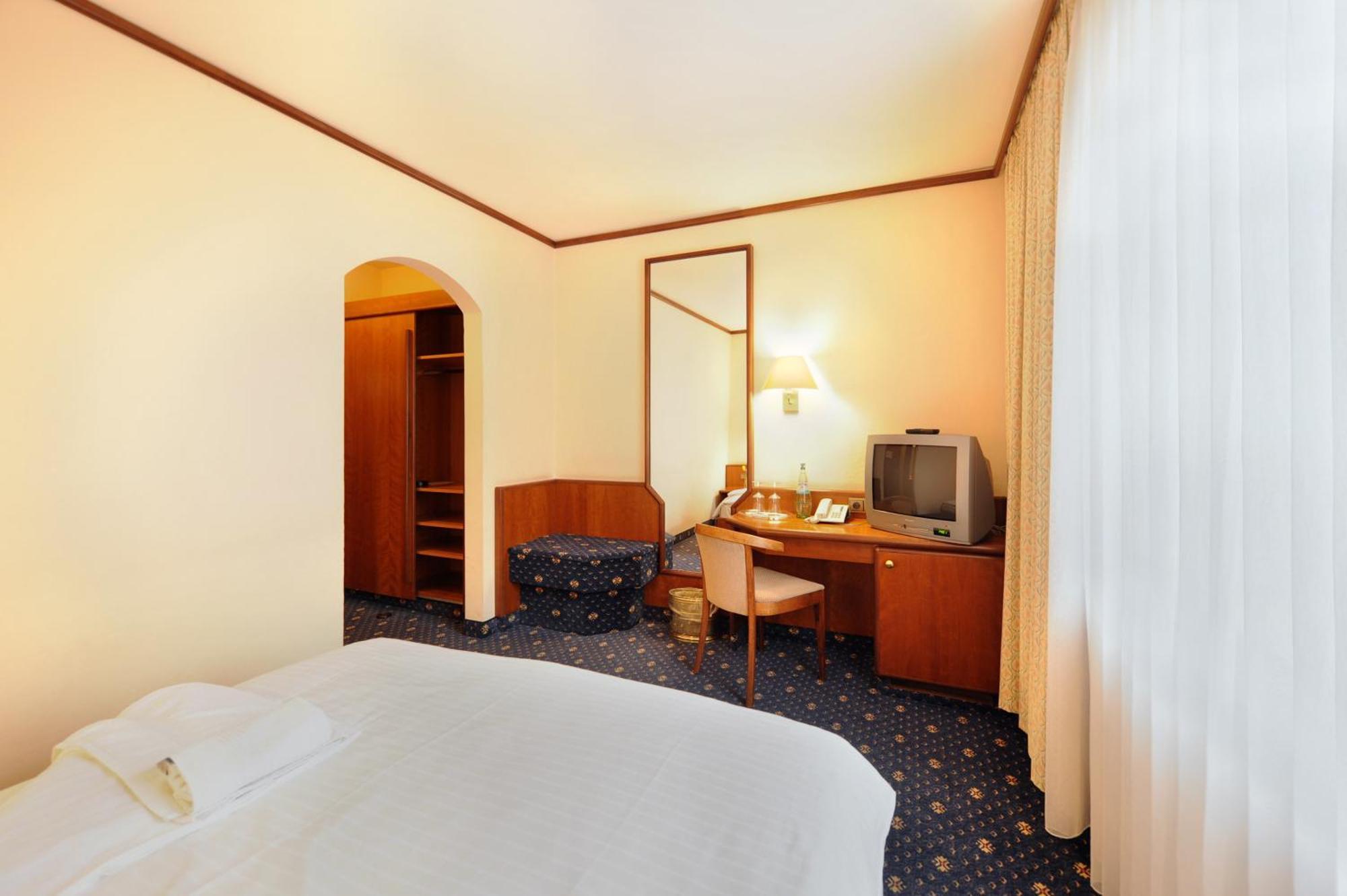 Ambassador Parkhotel 3* Munich