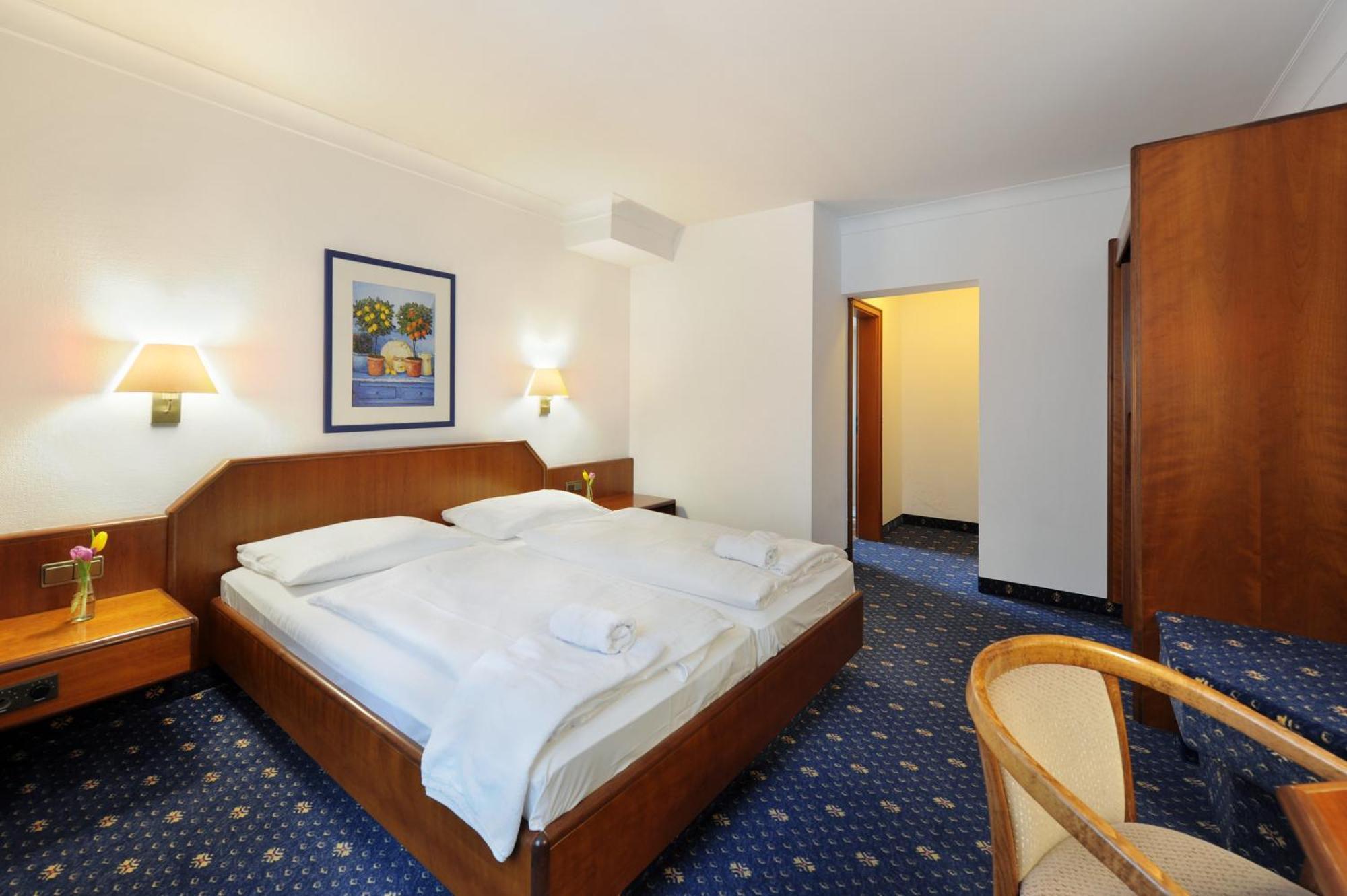Ambassador Parkhotel 3* Munich