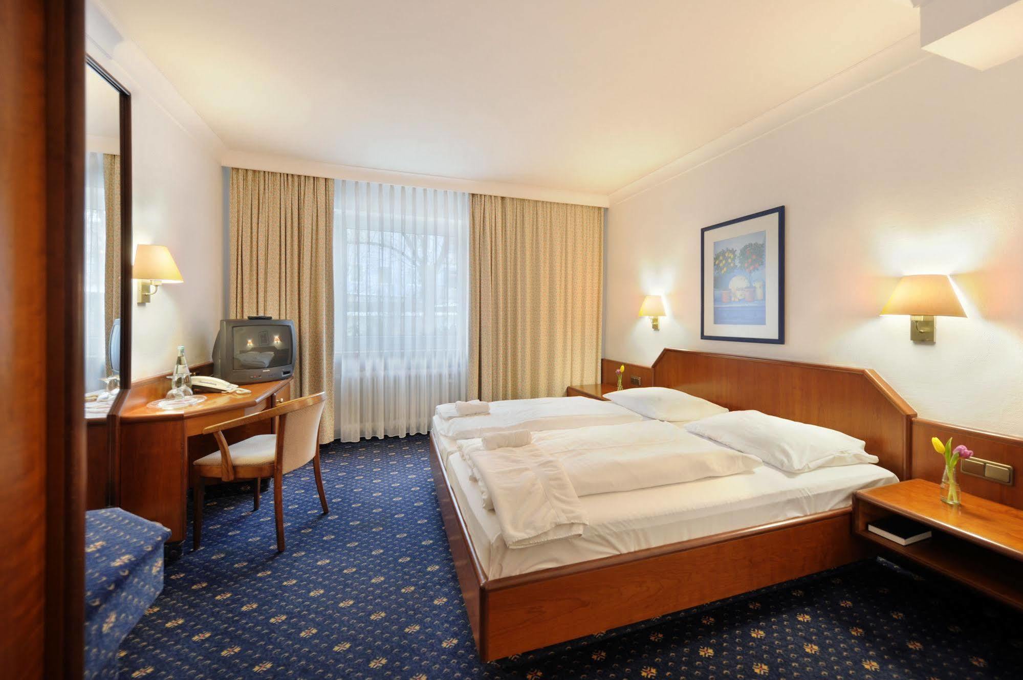 Ambassador Parkhotel 3* Munich